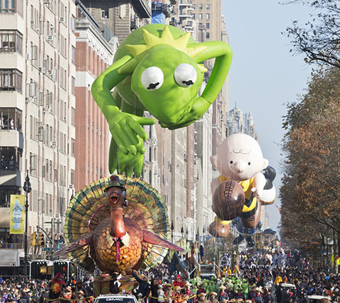 Thanksgiving day parade balloon accidents