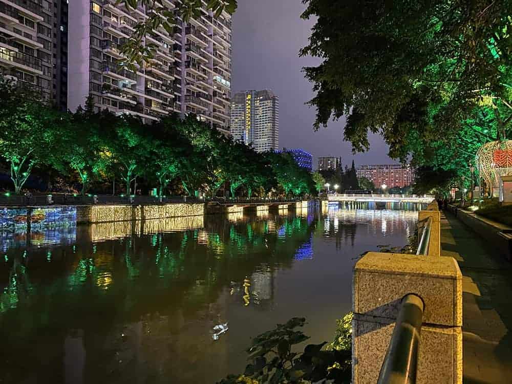 Walking along the Jin River, Chengdu