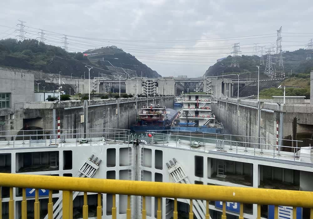 three gorges dam lock