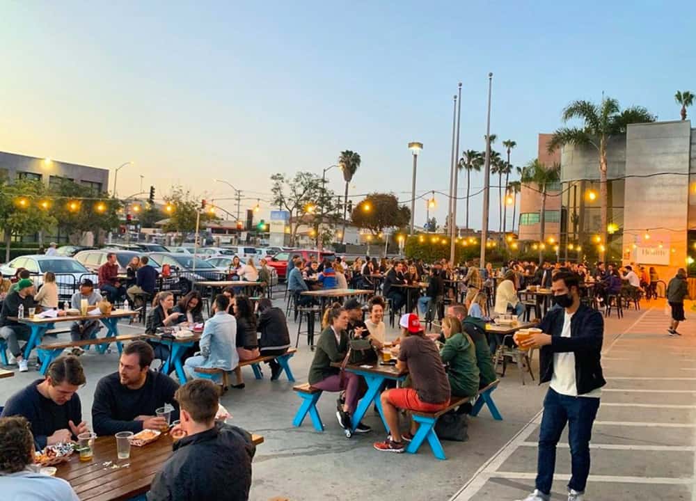 al fresco beer drinking at Santa Monica Brew Works