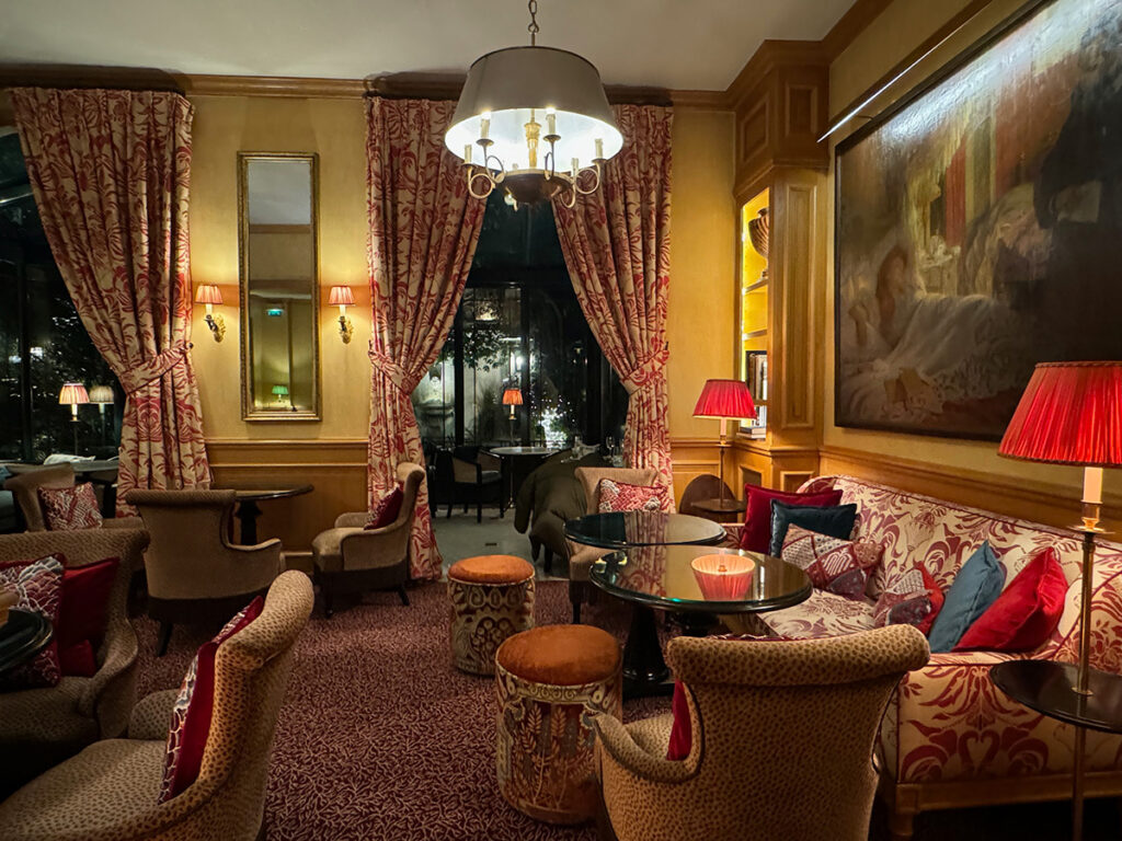 Hotel l'Abaye lounge and restaurant couches