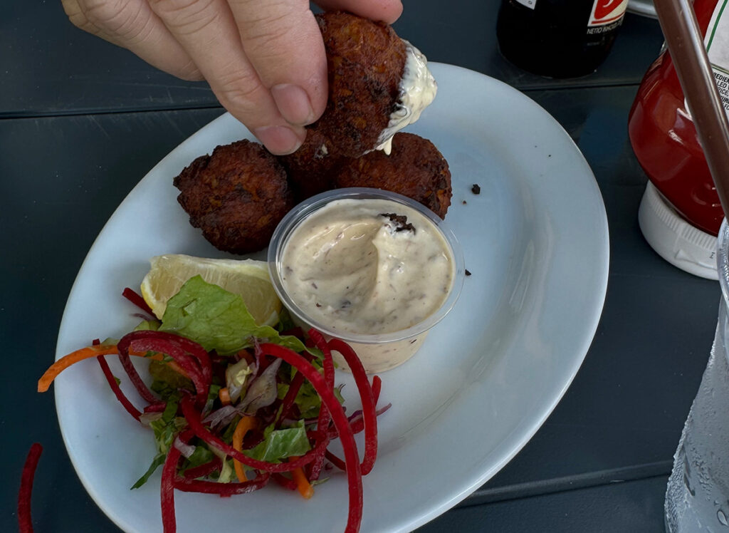 Conch fritters Rackams, Cayman Islands