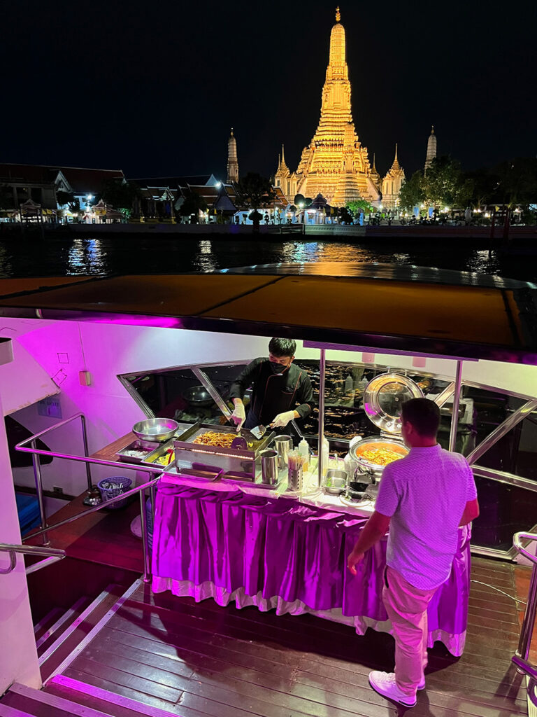 Dinner cruise on the Chao Phraya