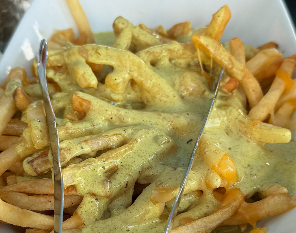 Rackems chips and curry sauce