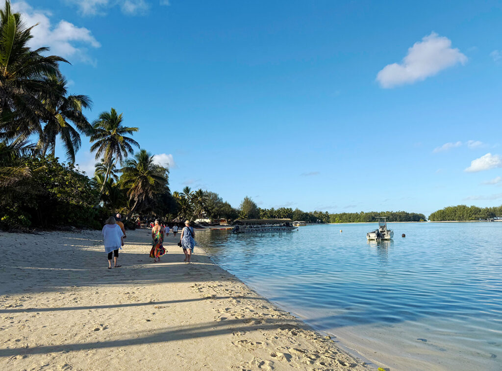 Walking down Muri Beach from Nautilus to the Muri Night Market