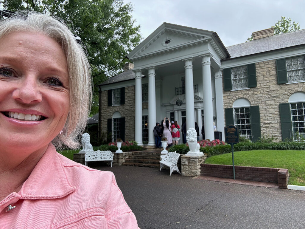 Megan outside Graceland mansion