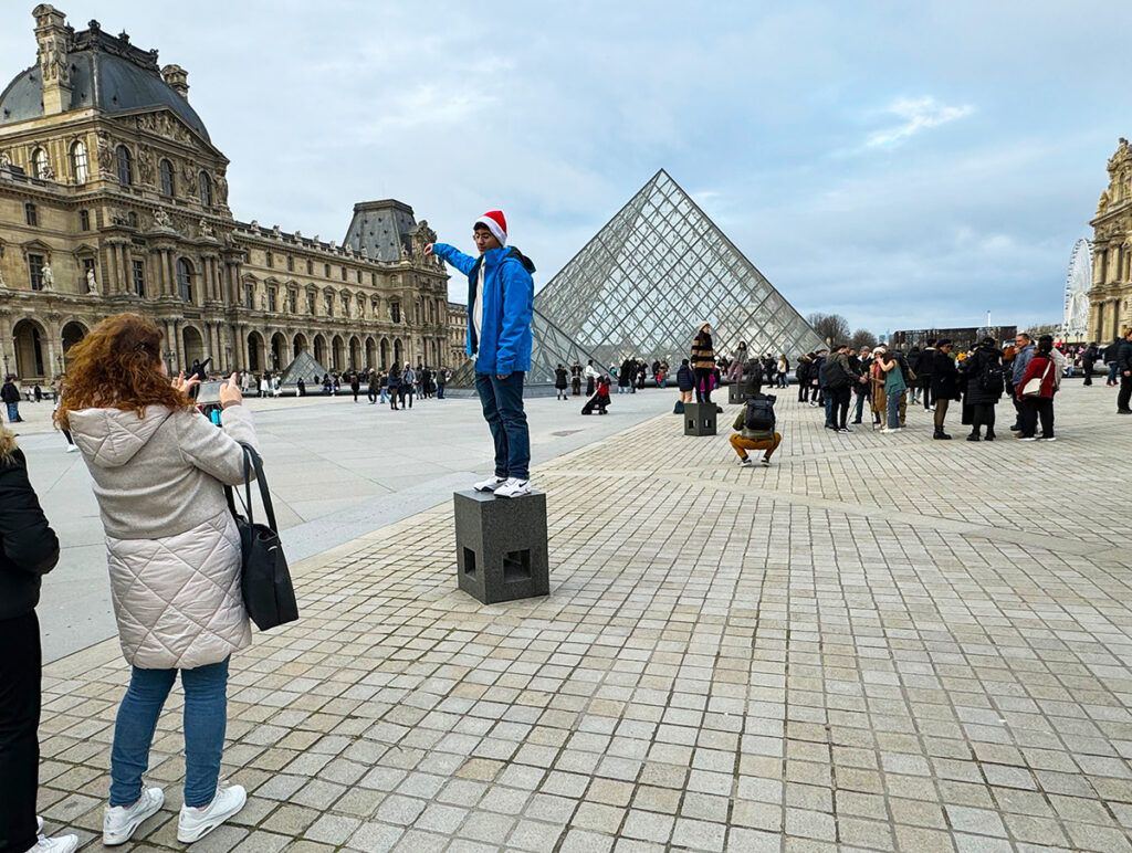 Photo shoot of the Louvre pyramid