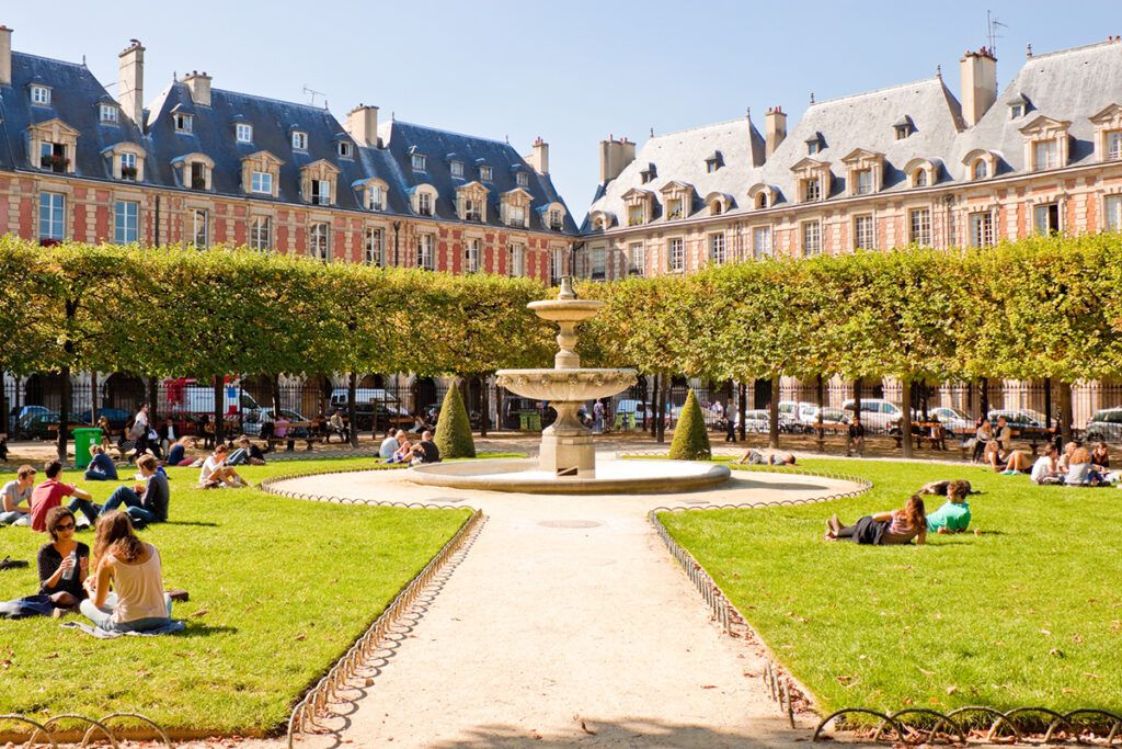 Picnic on the lawn at Place des Vosges