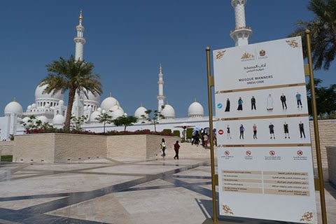 Abu Dhabi mosque manners