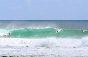 Balangan beach surf