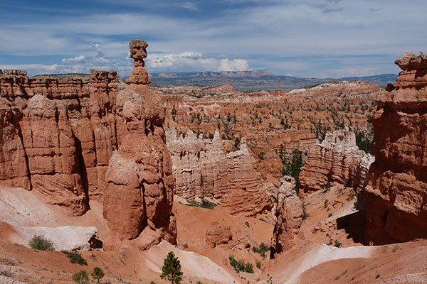 Bryce Canyon hoodoo view