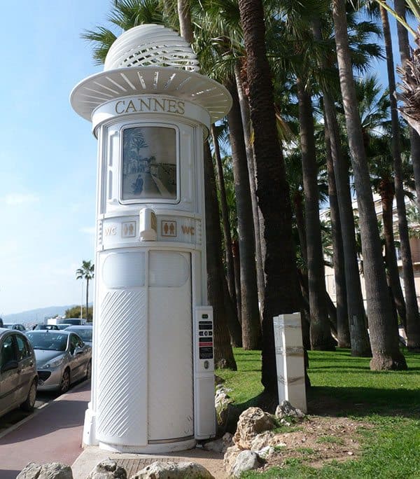 Cannes toilet