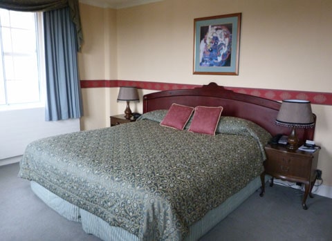 Chateau Tongariro bedroom