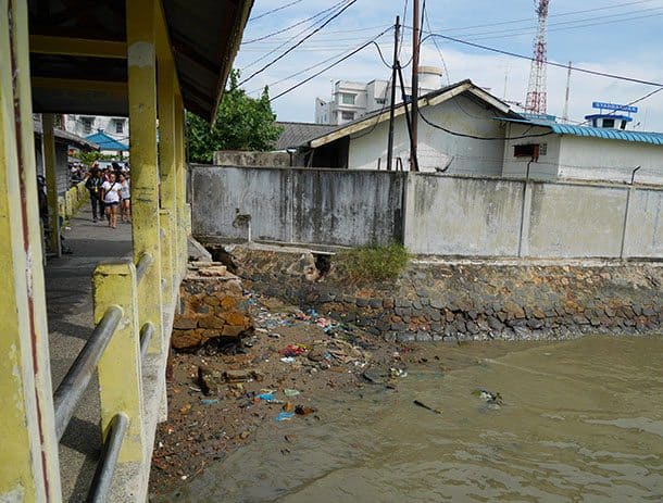 fishing-village-low-tide-trash