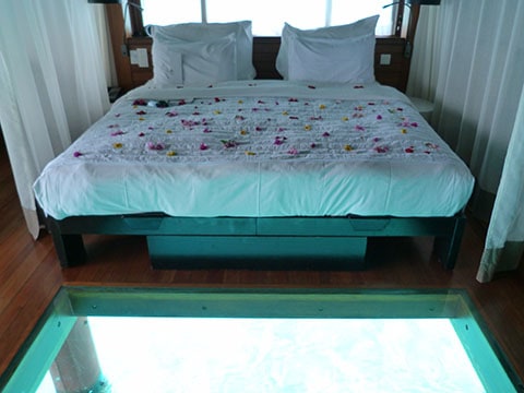 Le Meridien bungalow room Bora Bora
