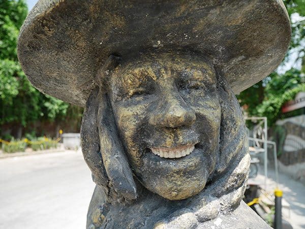 Sculpture with real teeth