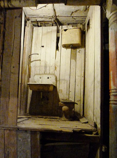 Underground Seattle Thomas Crapper toilet